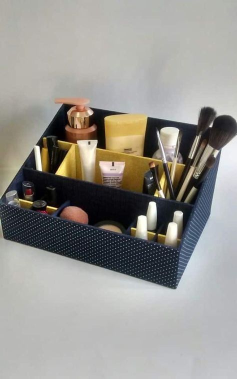 Diy Makeup Organizer, Cardboard Organizer, Carton Diy, Diy Makeup Storage, Desk Organization Diy, Cardboard Crafts Diy, Makeup Organization Diy, Cardboard Box Crafts, Diy Storage Boxes