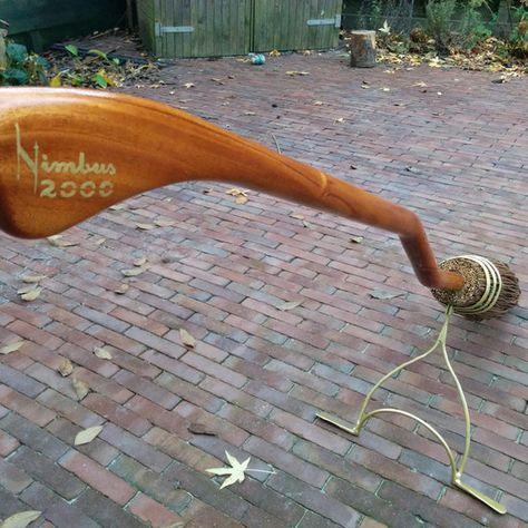 DIY Harry Potter Nimbus 2000 Broom Harry Potter Personality Quiz, Harry Potter Car, Harry Potter Witch, Harry Potter Personality, Nimbus 2000, Family Clock, Harry Potter Christmas Decorations, Harry Potter Props, Harry Potter Dolls