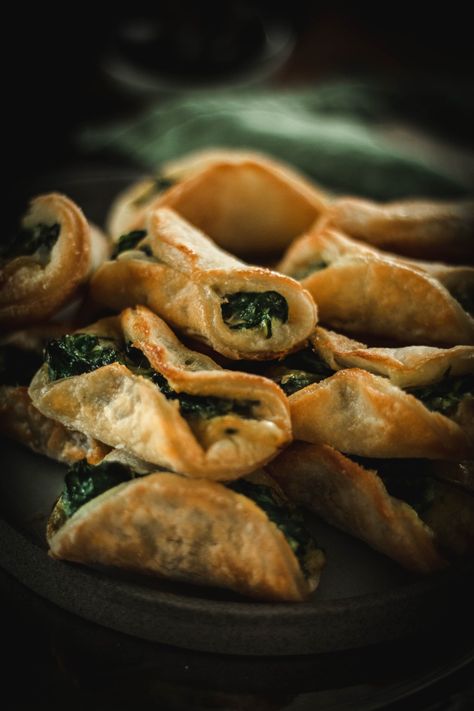 Spinach Puffs Recipe, Spinach Puffs, Spinach Puff Pastry, Kolache Recipe, Schar Gluten Free, Spinach Puff, Gluten Free Puff Pastry, Puff Recipe, Reception Food