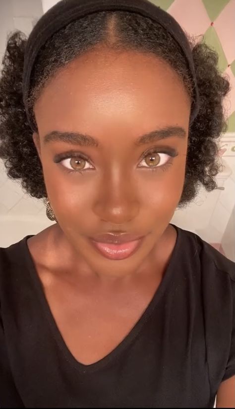 Dark Skinned Models Woman, Black Women Light Eyes, 4d Hairstyles, Quick Natural Hair Styles, Pretty Eyes, Afro Hairstyles, Black Girls Hairstyles, Brown Skin, Brown Eyes