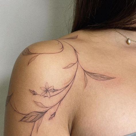 Delicate Tattoo Shoulder, Dainty Tattoos On Shoulder, Line Art Shoulder Tattoos For Women, Dainty Floral Shoulder Tattoo, Detailed Arm Tattoo, Side Thigh Floral Tattoo, Upper Arms Tattoos For Women, Around The Shoulder Tattoo, Cool Woman Tattoos