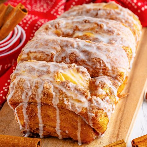 Dollywood Cinnamon Bread Dollywood Cinnamon Bread Copycat, Cinnamon Roll Bread Loaf, Dolly Parton Cinnamon Bread Recipe, Dollywood Recipes, Dollywood Cinnamon Bread Recipe, Dollywood Cinnamon Bread, Flavored Breads, Berry Cheesecake Recipes, Homemade Bread Dough