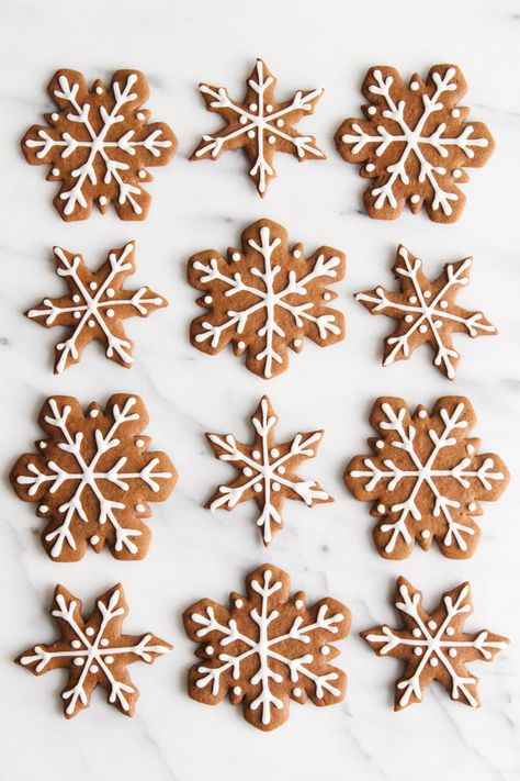 These are truly the BEST gingerbread cookies! This recipe makes soft and chewy gingerbread cookies full of festive holiday flavor. My simple icing recipe makes it easy to decorate these cookies as snowflakes, Christmas trees, gingerbread men, and more! #gingerbread #gingerbreadcookies #Christmascookies #holidaybaking Simple Icing Recipe, Soft And Chewy Gingerbread Cookies, Simple Icing, Snowflake Gingerbread, Easy Gingerbread Cookies, Best Gingerbread Cookies, Chewy Gingerbread Cookies, Gingerbread Cookies Decorated, Soft Gingerbread Cookies