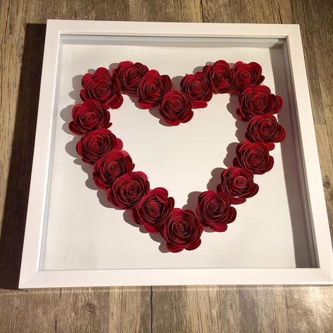 Heart Shaped Paper Rose Shadow Box Valentine Shadow Boxes, Valentines Shadow Box Ideas, Valentine Gift Ideas For Him, Diy Paper Lanterns, Boutique Store Front, Valentine Gift Ideas, Diy Crafts Love, Diy Shadow Box, Flower Shadow Box