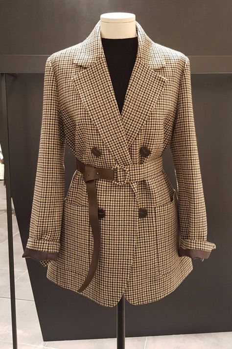 Blazer Outfits For Women, Girls Dress Outfits, Womens Suits, Woman Suit Fashion, Korean Fashion Dress, Houndstooth Blazer, Gowns Of Elegance, Women's Handbags, Autumn Outfit