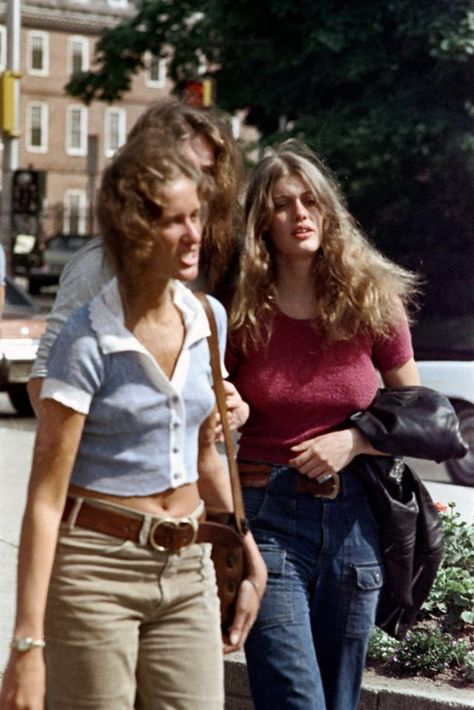 35 Candid Photos of Cambridge Street Portraits in the Early 1970s35 Candid Photos of Cambridge Street Portraits in the Early 1970s 70 Outfits, Patti Hansen, Cambridge Massachusetts, 60s 70s Fashion, 60s And 70s Fashion, Lauren Hutton, 70s Inspired Fashion, 70s Outfits, Seventies Fashion