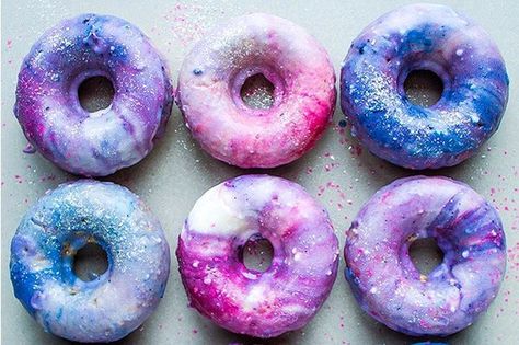 Wolf Party, Galaxy Desserts, Donut Ideas, Rainbow Donut, Rainbow Desserts, Galaxy Party, 8 Birthday, Pretty Desserts, Colorful Donuts