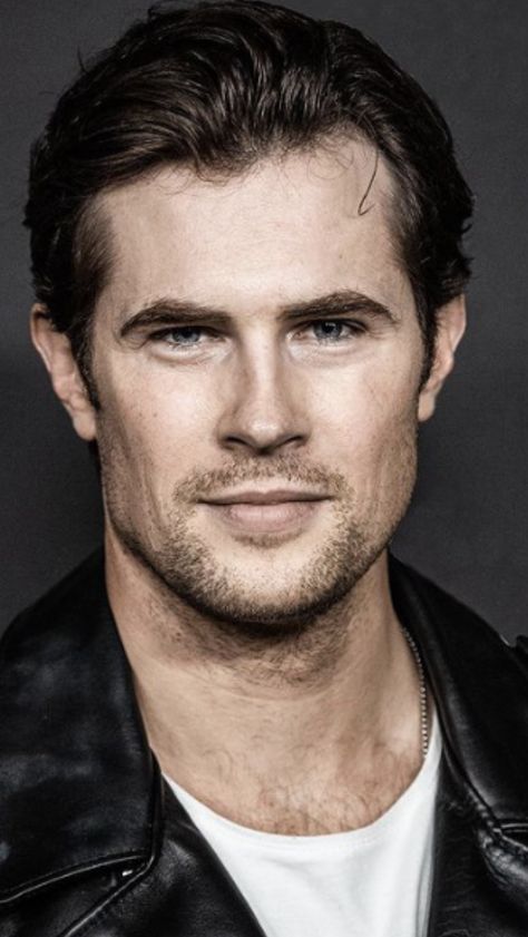 David Berry who plays Lord John Grey in Outlander. Outlander Lord John Grey, David Berry Lord John Grey, David Berry Actor, John Grey Outlander, Lord John Grey Outlander, Sam Heughan Family, David Berry, Fraser Tartan, James Fraser Outlander