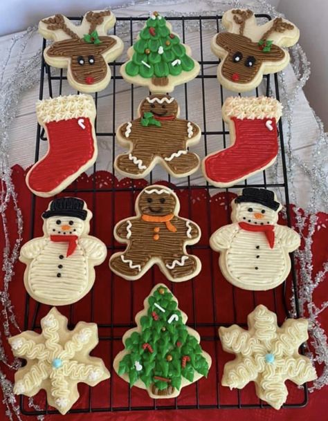 Grinch Cutout Cookies, Christmas Sugar Cookie Designs Buttercream, Buttercream Frosted Sugar Cookies Christmas, Christmas Cookie Decorating Contest, Christmas Cookies Decorated With Buttercream, Buttercream Frosting Christmas Cookies, Christmas Sugar Cookies Decorated Buttercream, Winter Decorated Sugar Cookies, Buttercream Frosted Christmas Cookies