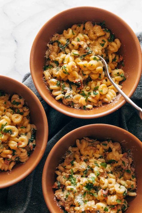 Creamy Garlic Sun-Dried Tomato Pasta! You are thisclose to enjoying Creamy Garlic Sun-Dried Tomato Pasta! Garlicky spirali noodles and tender sun-dried tomatoes in a creamy, luscious sauce with a heavy dusting of Parmesan cheese. #pasta #sundriedtomatoes #easyrecipe Sun Dried Tomato Pasta, Tomato Pasta Recipe, Garlic Recipes, Sun Dried Tomatoes, Tomato Pasta, Think Food, Creamy Garlic, Parmesan Cheese, Sun Dried