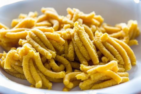 La ricetta dei passatelli asciutti e dei condimenti più buoni con i quali accompagnarli Cannelloni Pasta, Ravioli Pasta, Pasta Varieties, Pasta Fatta In Casa, Pasta Maker, Pasta Fresca, Pasta Shapes, Pizza Pasta, Homemade Pizza