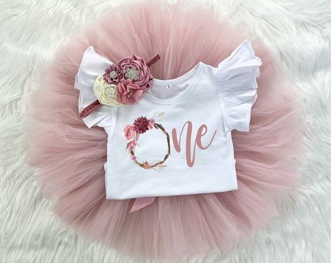 Rose 1st Birthday Theme, Wonderful 1st Birthday Theme, Rose Themed First Birthday Party, Onderful Girl Birthday, Isnt She Wonderful First Birthday Cake, Little Miss Onederful Birthday Cake, Onederful Birthday Party Girl Theme, 1st Birthday Girl Outfit Ideas, Isnt She Onederful Birthday Theme Boho