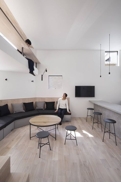 ZEZE OSAKA - Picture gallery Houses In Japan, Compact House, Minimalist House, Swing Design, House Design Pictures, Single Bedroom, Split Level, Osaka Japan, Mid Century Furniture