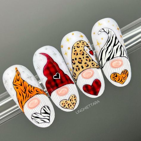 Santa Nail Art, Nail Noel, Nail Art Noel, Santa Nails, Feather Nails, Michelle Lee, Milky Nails, Art Deco Nails, Wow Nails