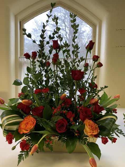 Fall Memorial Flowers, Deep Red Floral Arrangements, Red And Orange Flower Arrangements, Luxury Flower Arrangement, Tall Flower Arrangements, Altar Flowers, Large Flower Arrangements, Corporate Flowers, Flower Arrangement Designs