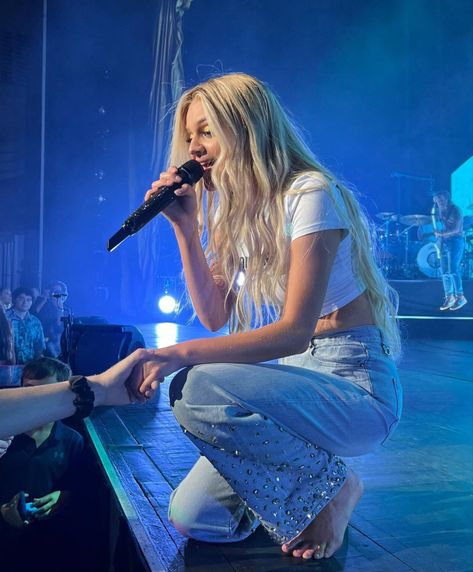 Kelsea Ballerini Outfits Concert Winter, Kelsea Ballerini Concert Outfit, Kelsea Ballerini Concert Outfit Ideas, Kelsea Ballerini Aesthetic, Kelsea Ballerini Outfits, Kelsea Ballerini Outfits Concert, Kelsea Ballerini Concert, Cowgirl Barbie, Megan Moroney