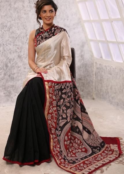 Exclusive pure tasar silk combinaiton with hand painted kalamkari pallu & black chanderi pleats saree Traditional Black Dupatta With Kalamkari Print, Black Kalamkari Saree, Bohemian Black Saree With Kalamkari Print, Black Kalamkari Print Saree, Luxury Kalamkari Print Saree, Casual Blouse Designs, Kalamkari Designs, Latest Silk Sarees, Cotton Saree Designs