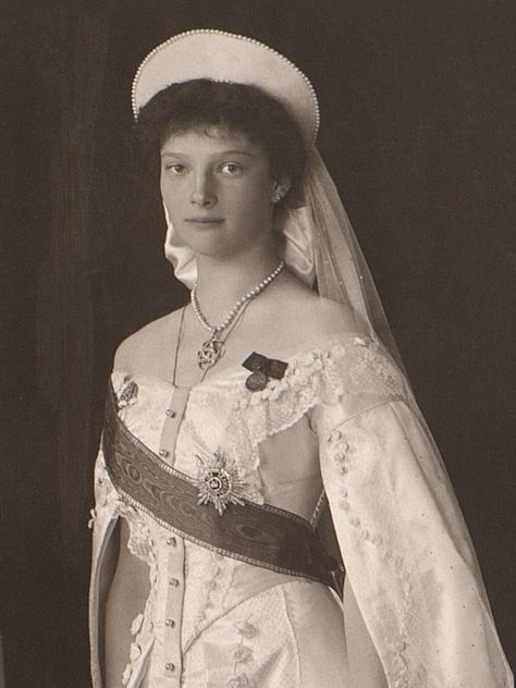 Tatiana Nikolaevna, 1913 Queen Mary Of England, Mary Of Teck, Grand Duchess Tatiana, Grand Duchess Tatiana Nikolaevna Of Russia, Tatiana Romanov, Tatiana Nikolaevna, Queen Victoria Family, Alexei Romanov, Romanov Sisters