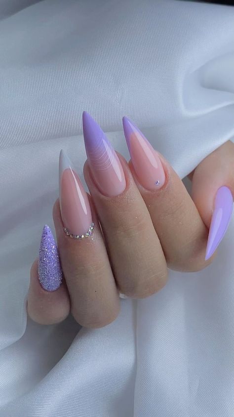 Faça uma renda de 3 mil com design de unhas : unhas decoradas / unhas elegantes / unhas de gel/ unhas lindas / unhas perfeitas/ nail design/ unhas bonitas / unhas feitasFaça uma renda de 3 mil com design de unhas : unhas decoradas / unhas elegantes / unhas de gel/ unhas lindas / unhas perfeitas/ nail design/ unhas bonitas / unhas feitas Violet Nails, Purple Nail Art, Sunflower Nails, Nails Yellow, Purple Nail Designs, Purple Nail, Nails Polish, Nagel Inspo, Purple Nails