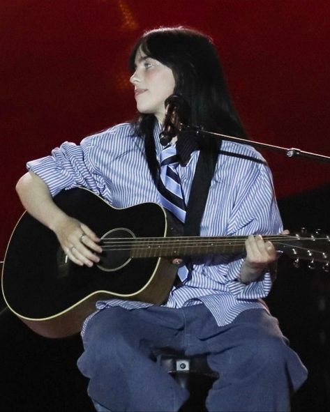 Billie Eilish Performing, Billie Eilish Outfits, Billy Ray, Her Music, Playing Guitar, Our Planet, My Crush, Favorite Person, Billie Eilish