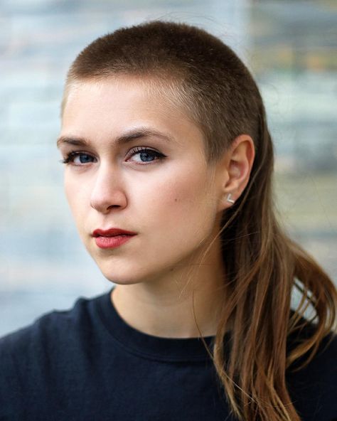 #mullet #mulletgirl #buzzcut #buzzcutgirl #shorthair #beautiful #longhair Hair 360 Short, Short Cuts For Women, Buzzcut Girl, Buzz Cut Women, Extreme Hairstyles, Short Mullet, Girls With Shaved Heads, Please Do Not Disturb, Buzz Cut Hairstyles