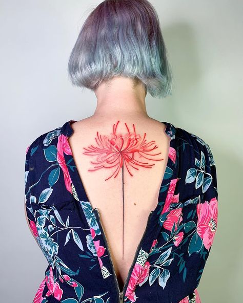 Chinese Ink Artist Designs Impressive Floral Tattoos Red Spider Lily Tattoo Design, Spider Lily Tattoo Design, Japanese Spider Lily Tattoo, Equinox Flower, Spider Lily Tattoo, Bearded Dragon Tattoo, Salon Tattoo, Japan Dragon, Red Tattoo Ideas