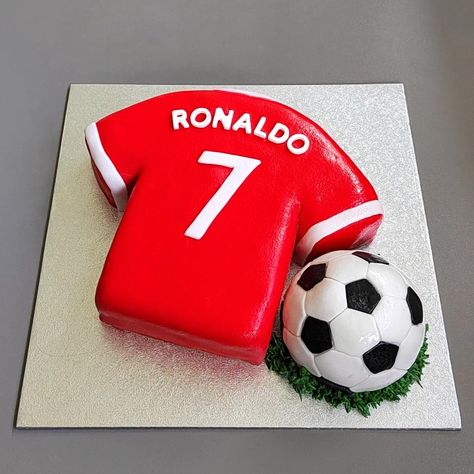 Football Shirt Cake, Soccer Birthday Cake Ideas, Ronaldo Cake, Football Cakes, Cake Football, Football Cakes For Boys, Football Cake Design, Football Themed Cakes, Soccer Ball Cake