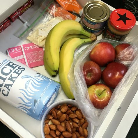 My food drawer at work. Healthy snacks on hand = no excuses! Snacks Drawer, Healthy Snack Drawer, Snacks At Work, Snack Drawer, Office Snacks, Desk Drawer, Food Coma, Snacks For Work, No Excuses