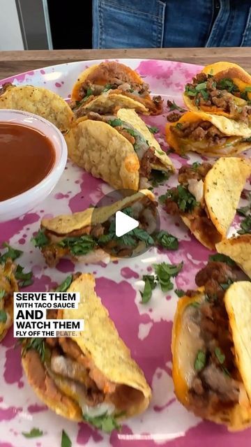 Allrecipes on Instagram: "Tacos...but make them 🎀✨cute✨🎀 

📸: @nicolemcmom 

#tinytacos #snacks #easyrecipes" Football Game Food Ideas Easy, Party Side Dishes For A Crowd, Mini Tacos Appetizers, Mexican Food Appetizers, Bunko Food, Appetizer Night, Mexican Snack Foods, Football Apps, Taco Appetizers