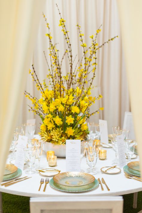 Table centerpiece with Daffodils and Forsythia stems, illuminating yellow and ultimate gray designs. Daffodil Wedding Flowers, Gladiolus Centerpiece, Yellow Wedding Centerpieces, Daffodil Wedding, Yellow Centerpieces, Candlelit Table, Candlelit Wedding, Springtime Wedding, Wedding Branches