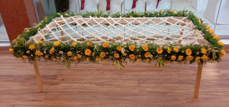 Pallaki Design For Bride, Phoolon Ka Chaddar Ideas, Phoolon Ka Chaddar, Flower Chadar, Dulhan Entry, Jai Mala, Nikkah Ideas, Bride Entrance, Couple Entry