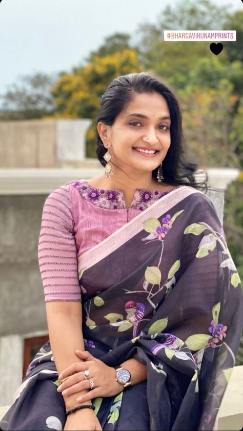 Bhargavi Kunam Bhargavi Kunam Saree Blouses, High Neck Blouse Designs, Bhargavi Kunam, Neck Blouse Designs, Blouse Designs High Neck, Cotton Saree Blouse Designs, Cotton Blouse Design, Blouse Ideas, New Saree Blouse Designs