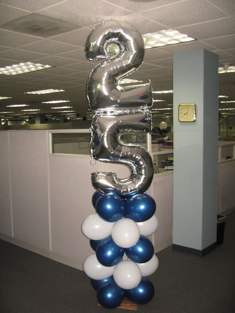 Balloon Number Column Balloon Number Tower, Balloon Tower With Number, Number Balloon Stand, Number Balloon Arrangements, Numbers With Balloons Inside, Balloon Entrance, Number Column Balloons, Balloon Projects, Ballon Column