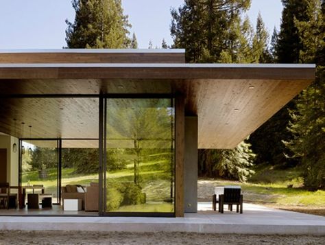 Marra Road House-Dowling Studios-04-1 Kindesign Glass Atrium, Mount Nebo, A Modern House, Road House, Weekend House, Glass Walls, Flat Roof, Roof Design, California Homes