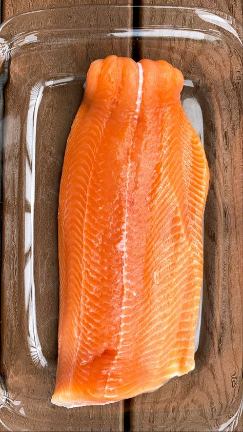 Poached Salmon Recipes, How To Poach Salmon, Poach Salmon, Cooking Salmon Fillet, Gluten Free Salmon, Poached Fish, Best Fish Recipes, Raw Salmon, Poached Salmon