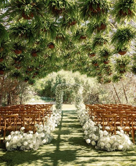 Garden Wedding Venues California, Beautiful Birthday Flowers, Country Themed Parties, Ethereal Garden, Garden Wedding Ideas, Wedding Centerpieces Mason Jars, Gardens Of Babylon, Wedding Backyard Reception, Backyard Reception