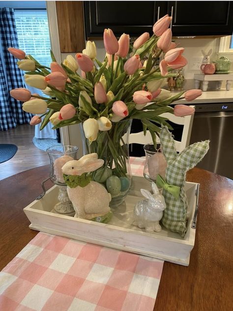 Round Easter Table Decor, Apartment Easter Decor, Spring Aesthetic Home Decor, Easter Kitchen Table Decor, Table Setting Easter, Easter Vase Ideas, Easter Fashion 2023, Easter Trays Centerpieces, Easter Decorations Indoor