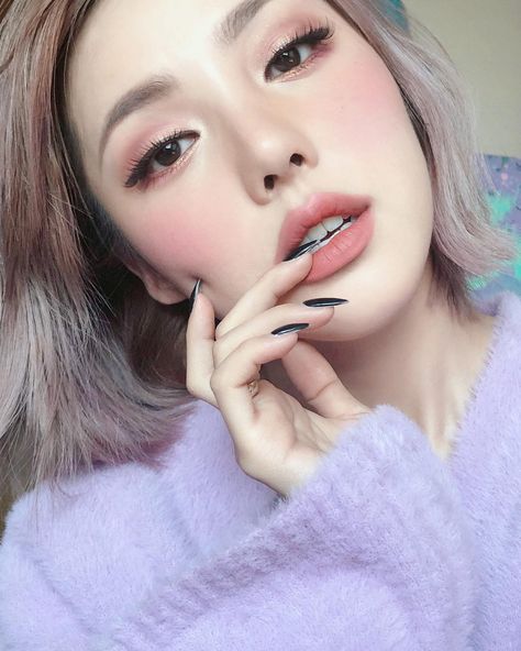 Salmon pink🍣 Blonde Ombre Hair, Pony Makeup, Korean Makeup Tips, Party Make-up, Korean Makeup Look, Makeup Tumblr, Korean Makeup Tutorials, Korean Eye Makeup, Budget Beauty