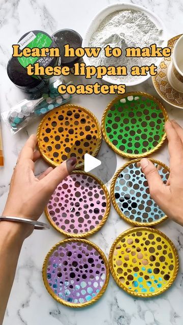 Handilane on Instagram: "Hi buddies, unleash your inner artisan and transform ordinary coasters into extraordinary works of art with Handilane. Our easy-to-follow DIY reel guides you through the mesmerizing process of creating Lippan coasters – a traditional Indian craft that adds a touch of heritage to your home décor.  Just get the material which you require, engage in a fulfilling and relaxing creative process and Impress guests with personalized coasters that reflect your unique style and creativity. You can even gift loved ones with thoughtful and personalized coasters as gifts that showcase your artistic talents.  Material from Handilane —  Circle Coasters Set Of 6 Pcs -4mm - 85 rs Mouldit Clay - 40 rs Circle Mirrors - 6mm, 8mm, and 12mm - 100 grams -85 rs each pack  Lippan Powder - Mandala Art Diya Decoration, Lippan Art With Clay, Polymer Clay Coasters Ideas, Diy Tea Coasters, Cool Coasters Design, Lippan Art Tea Coasters, Lippan Art Coasters, Circle Lippan Art, Unique Handmade Gifts Diy