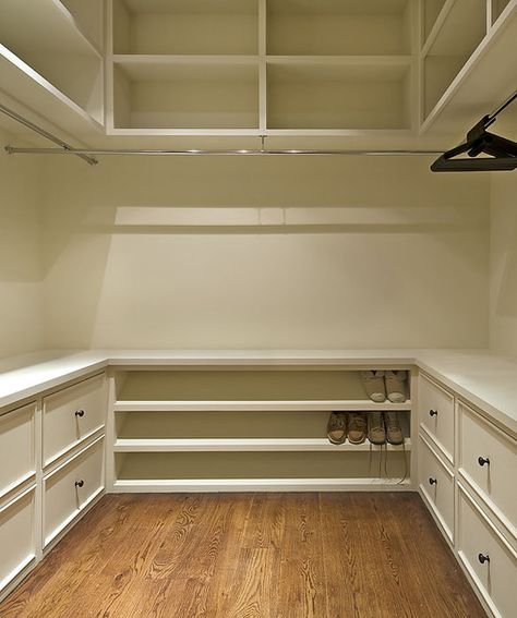 master closet. shelves above, drawers below, hanging racks in middle.  Traditional Closet Design, Pictures, Remodel, Decor and Ideas Storage Closet, Closet Remodel, Dream Closets, Closet Shelves, غرفة ملابس, Hus Inspiration, Master Closet, Hanging Racks, Closet Space