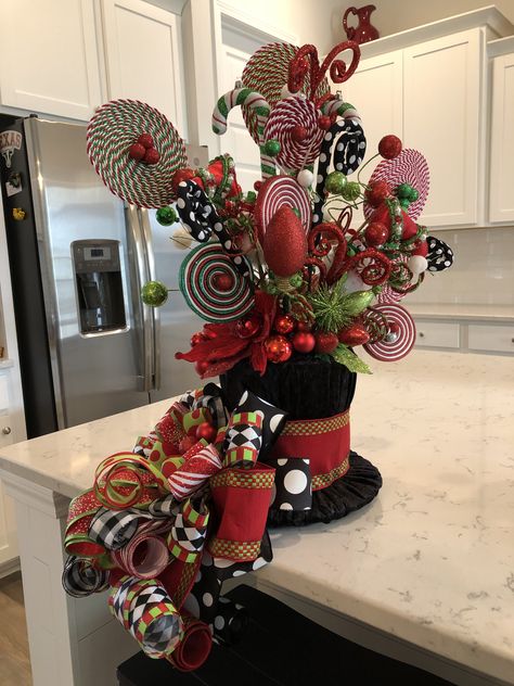 Top Hat Tree Topper Ideas, Hat Tree Toppers Christmas, Snowman Hat Tree Topper, Hat Christmas Tree Topper, Snowman Hats, Hat Tree, Cozy Christmas Decor, Snowman Hat, Family Photo Pose