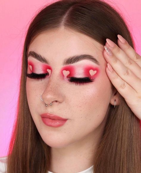 Valentine's day makeup/eye makeup Day Eyeshadow Looks, Valentines Day Eyeshadow, Valentines Day Makeup Looks, Cute Eyeshadow, Eyeshadow Aesthetic, Boy Makeup, Valentine's Day Makeup, Day Makeup Looks, Graduation Makeup