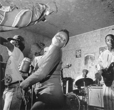 juke joint jammin, looks like good times Blues Dance, Sitting On The Couch, Juke Joints, Black Keys, Blues Musicians, Dancing In The Dark, Let Your Hair Down, Doing Laundry, James Brown