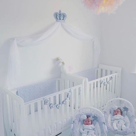 ♔ Crèches de Jumeaux ♔ Twins Nurseries Twin Baby Beds, Twin Cots, Baby Crib Designs, Nursery Chairs, Toy Storage Nursery, Gorgeous Nursery, Sleigh Cot, Storage Nursery, Baby Beds