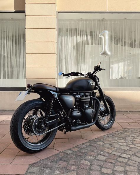 Triumph Bike, Bonneville Motorcycle, Motos Scrambler, Duke Bike, Triumph Bonneville T100, Triumph Bikes, Bonneville T100, Bell Helmet, Triumph Bonneville