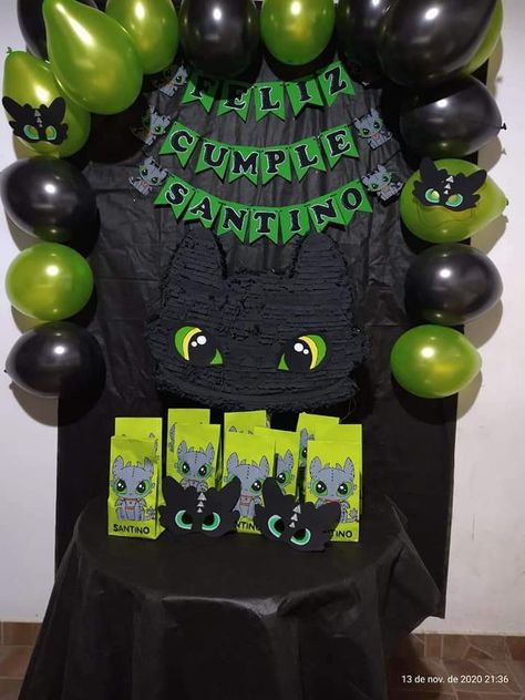 Toothless Party, Dragon Birthday Cakes, Mini Force, Dragon Birthday Parties, Dragon Birthday, Dragon Party, Toothless, 8th Birthday, How Train Your Dragon