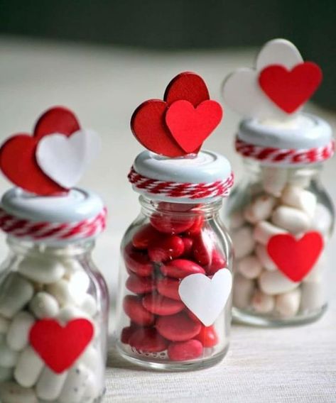 Cut out hearts to decorate jars Homemade Mason Jar Gifts, Diy Gifts In A Jar, Handmade Valentine Gifts, Punny Gifts, Diy Valentines Decorations, Diy Valentine, Mason Jar Gifts, Diy Valentines Crafts, Valentines Gifts For Boyfriend