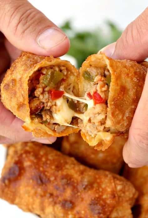 Appetizers Italian, Italian Eggs, Homemade Egg Rolls, Eggs Ideas, Pork Egg Rolls, Chicken Spring Rolls, Sausage Peppers, Recipe Italian, Egg Roll Recipes