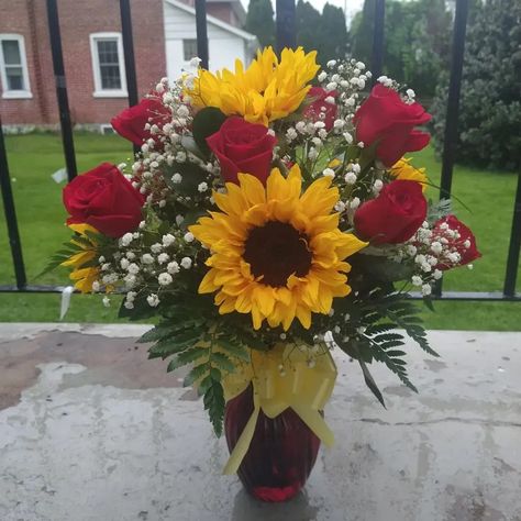 Red And Yellow Flower Centerpieces, Yellow Flower Centerpieces, Hoco Bouquet, Alter Arrangements, Floral Design Diy, Yellow Flower Arrangements, Red Rose Arrangements, Valentine Flower Arrangements, Sunflowers Roses