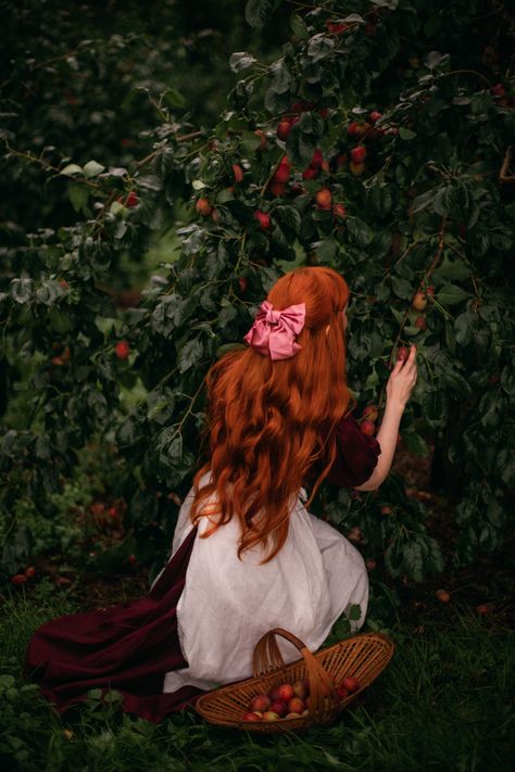 A Fleeting Harvest - A Clothes Horse Autumn Fruits, Fairytale Aesthetic, Fotografi Vintage, Fairytale Photography, Lydia Martin, Fantasy Photography, Princess Aesthetic, Harvest Season, Ginger Hair